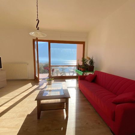 Big Apartment With Lake View And Two Bedrooms Sala Comacina Ngoại thất bức ảnh