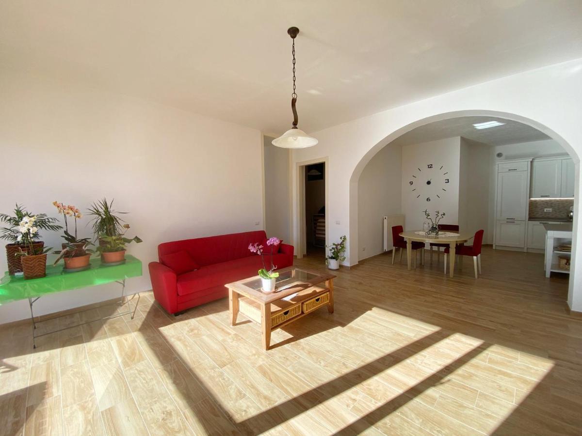 Big Apartment With Lake View And Two Bedrooms Sala Comacina Ngoại thất bức ảnh
